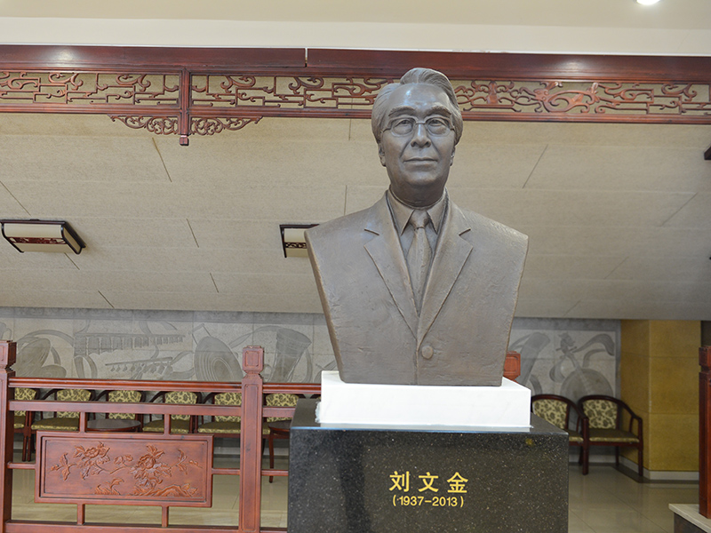 雕塑作品 劉文金像，鑄銅，安放地點(diǎn)：中央民族樂團(tuán)